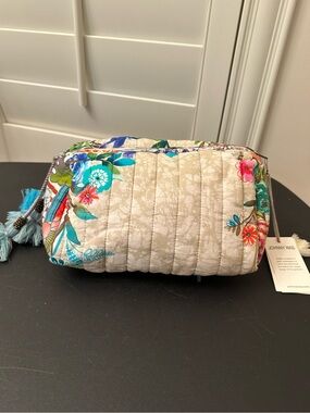 Johnny Was Dreamer Quilted floral makeup bag. NWT